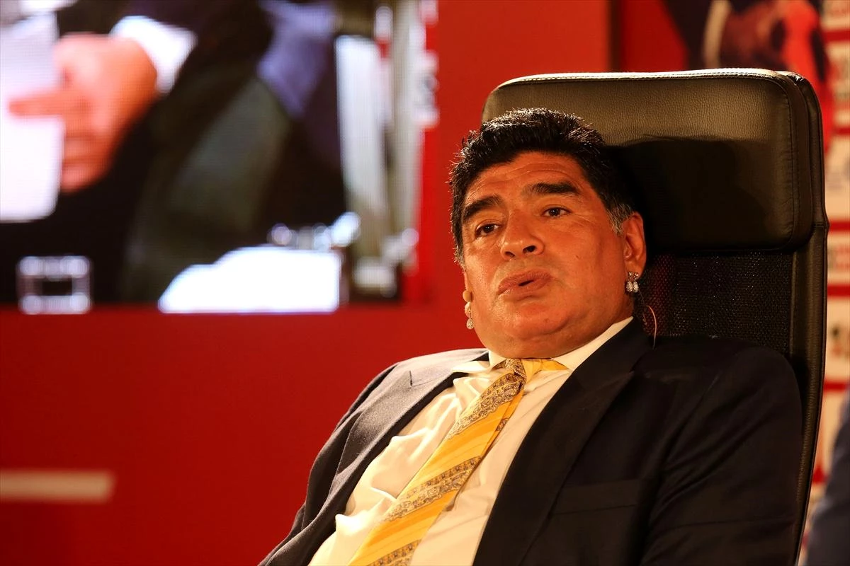 Maradona\'nın ölümü sonrası İngiliz basınının attığı manşetler büyük tepki çekti