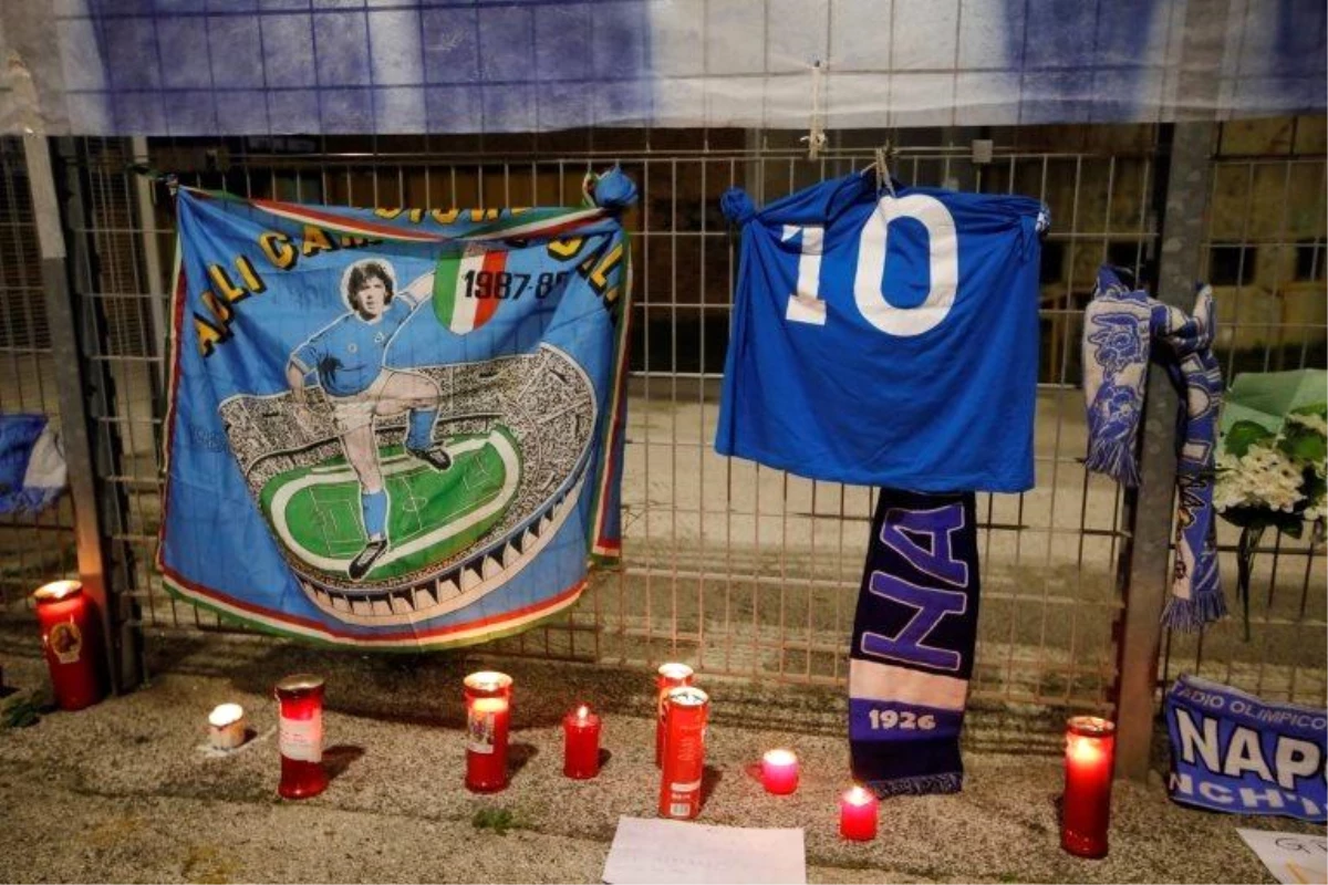Maradona\'nın ölümü sonrası Napoli\'de yas ilan edildi: \'Futbol cennete gitti\'