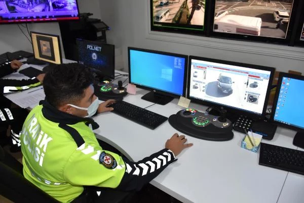 Marmaris'te mobeseden trafik kurallarına uymadığı belirlenen 360 sürücüye ceza