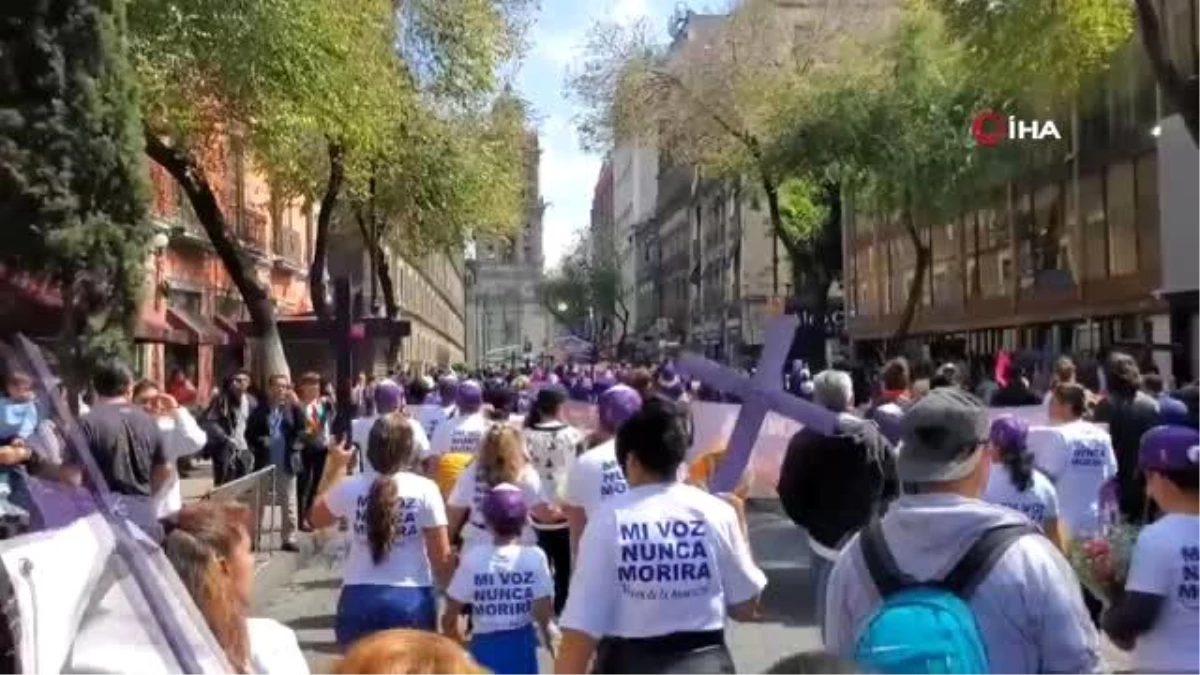 Son dakika: - Meksika\'da Kadına Yönelik Şiddete Karşı Yürüyen Kadınlar Polisle Çatıştı