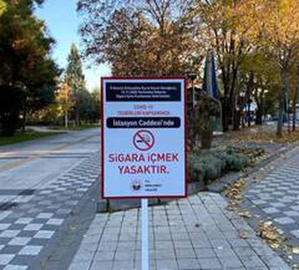 Sigara içmenin yasak olduğu alanlara uyarı tabelası konuldu