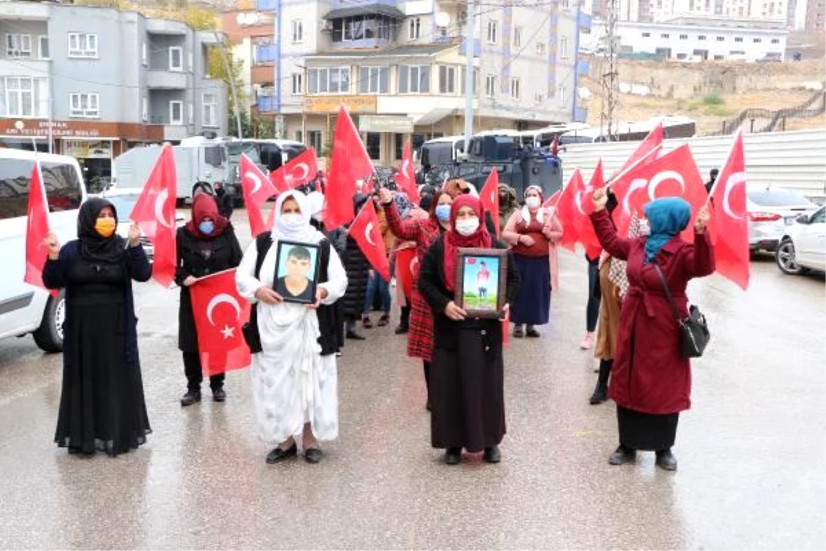 Şırnaklı kadınlar, HDP önündeki eylemlerini 12\'nci haftada da sürdürdü