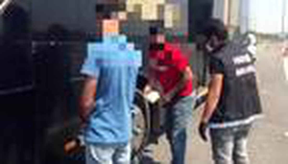 Sırt çantası ve iç çamaşırında uyuşturucu ele geçirilen 2 yolcu tutuklandı
