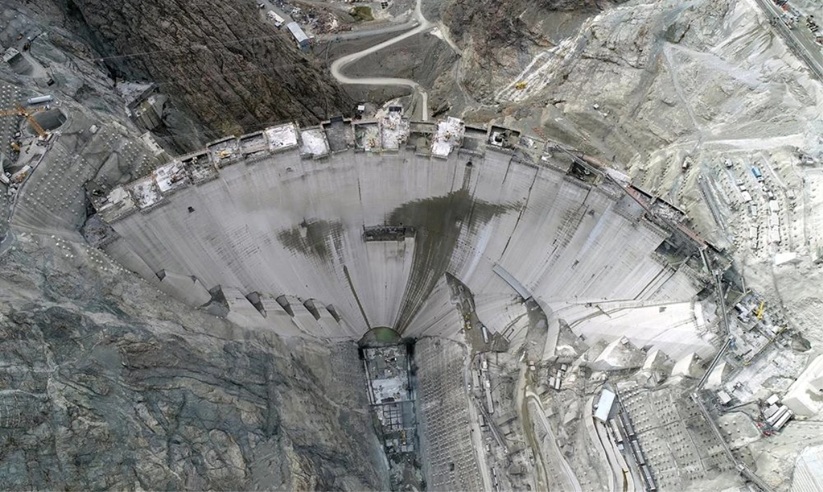 Türkiye\'nin en yüksek barajının tamamlanmasına 25 metre kaldı