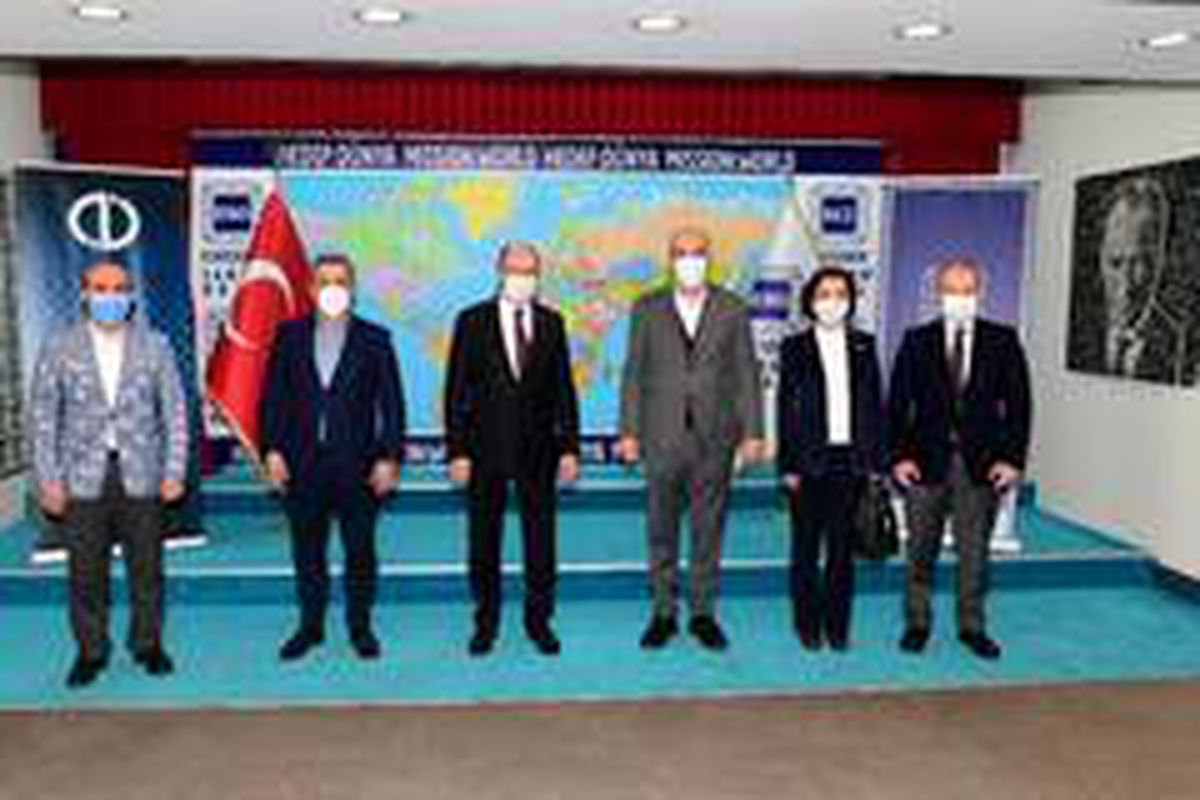 Anadolu Üniversitesi iş yaşamı ile öğrenciler arasında köprü olmaya devam ediyor