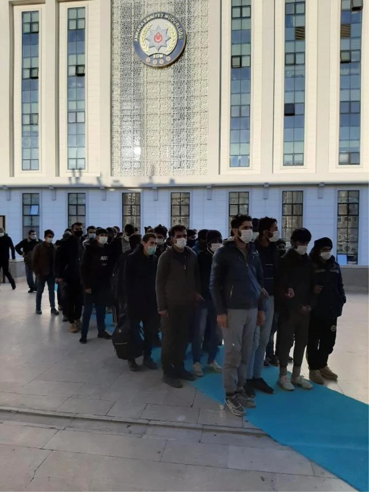 Ankara\'da 2 otobüste 78 kaçak göçmen yakalandı