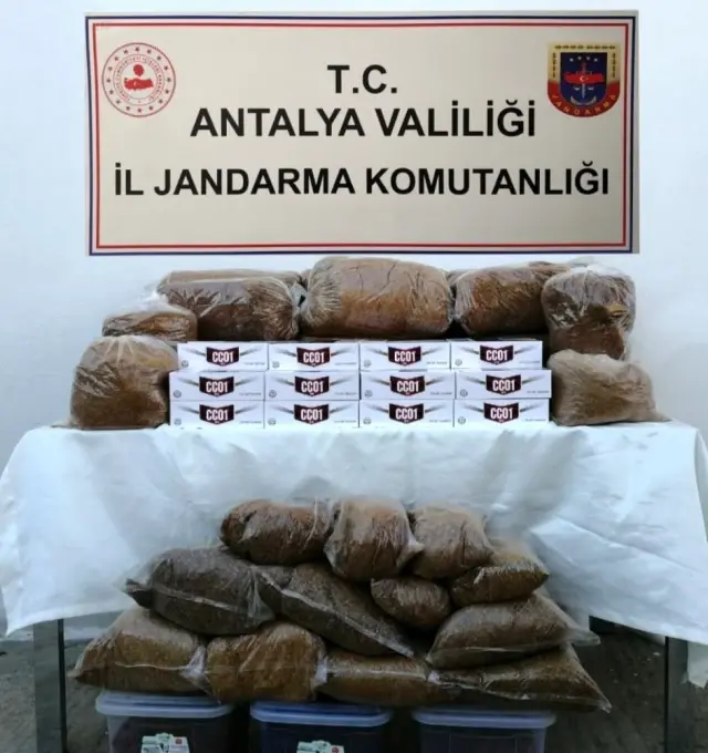 Antalya'da jandarmadan açıkta tütün ve makaron satanlara ceza