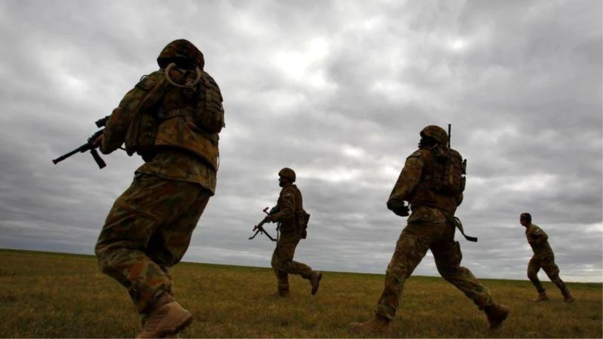 Avustralya ordusu Afganistan\'da savaş suçları işledikleri şüphesiyle 13 askeri ihraç ediyor