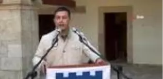 Başkan Günel uzaktan eğitim gören öğrencilere tablet dağıttı