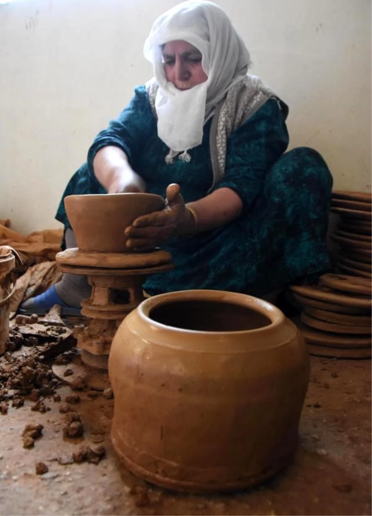 Bitlis\'te geleneksel yöntemlerle yapılan çömlek ve tandırlar modern atölyelerde üretilecek