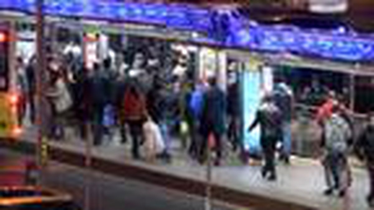 Cevizlibağ metrobüs durağında yoğunluk