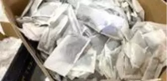 Mahalleliye 'Çay paketliyoruz' dedikleri depoda cinsel içerikli ürün imal eden zanlılar suçüstü yakalandı