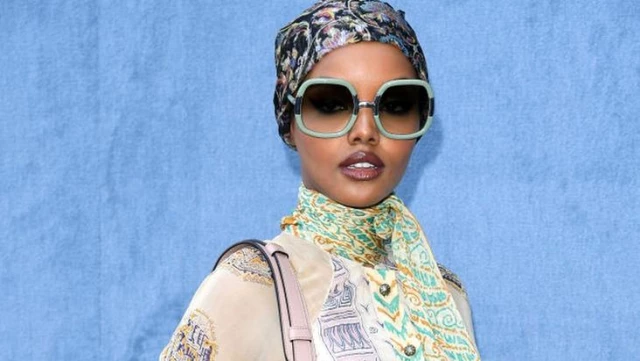 [Resim: ilk-tesetturlu-model-halima-aden-namazla...9797_o.jpg]