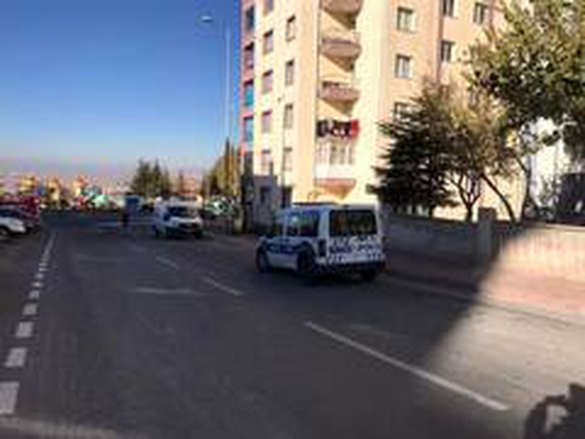 İşten gelen kadın annesini ölü buldu