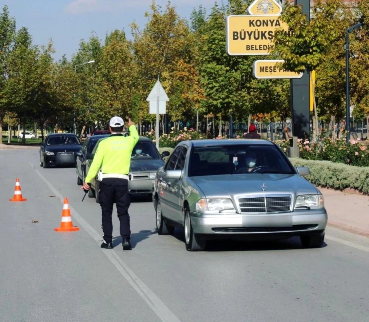 Konya\'da bin 29 sürücüye cep telefonu ile konuşmaktan cezai işlem