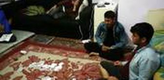 Kumar oynarken yakalanan 16 kişiye 50 bin lira ceza kesip, 'kumarın zararlarını anlatan' kitap hediye ettiler