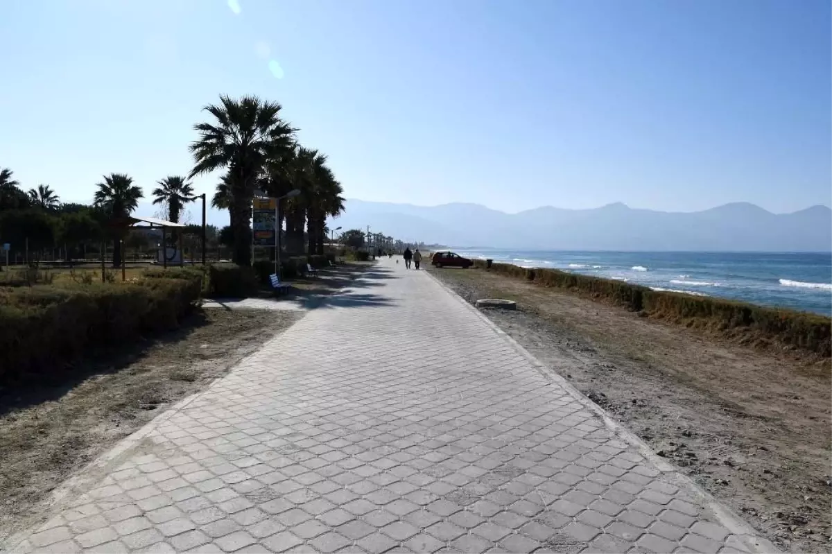 Kuşadası sahil bandında yürüyüş yolu düzenlemesi