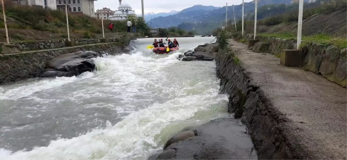 Ordulu sporcular, rafting eğitimi için Rize\'de