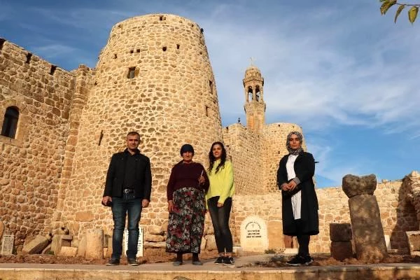 Papazı olmayan kilisenin 40 yıldır bakımını yapıp, ziyaretçileri karşılıyor