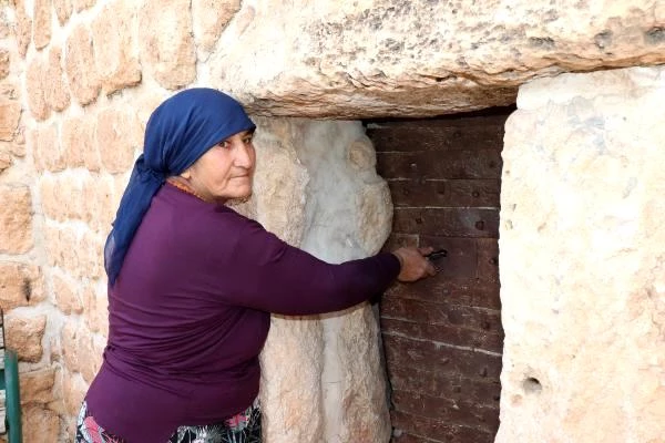 Papazı olmayan kilisenin 40 yıldır bakımını yapıp, ziyaretçileri karşılıyor