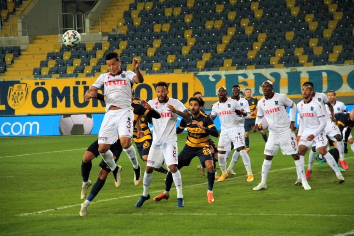 Süper Lig: MKE Ankaragücü: 0 Trabzonspor: 1 (İlk yarı)