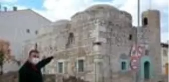 500 yıllık caminin duvarından Roma dönemine ait taşlar çıktı