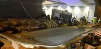 Devrilen tırın sürücüsü hayatını kaybetti