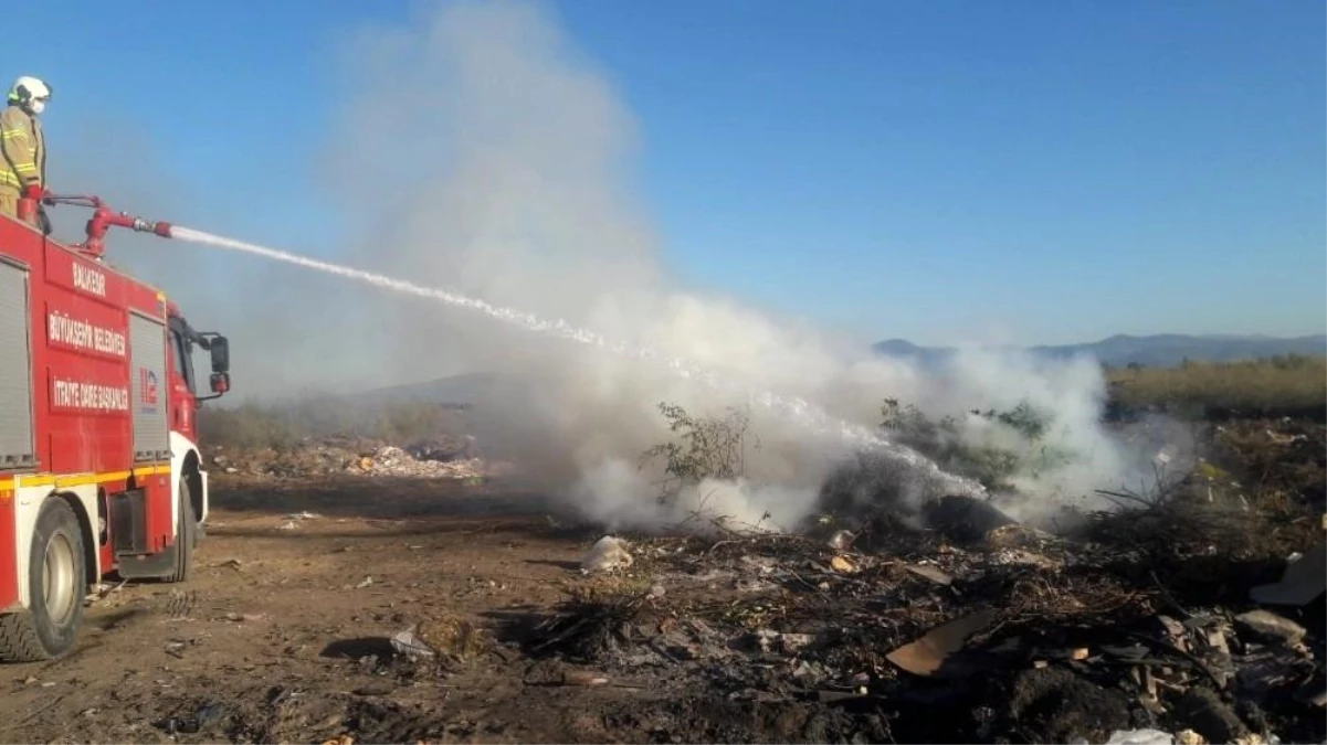 Burhaniye\'de yazlık sitedeki çöplük yangını söndürüldü