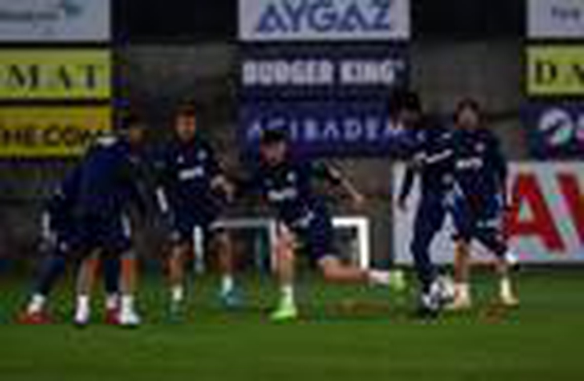Fenerbahçe, derbi için kampa girdi