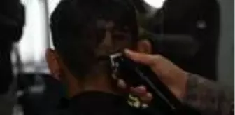 Hayranları Maradona'nın portresini kafalarına kazıttı