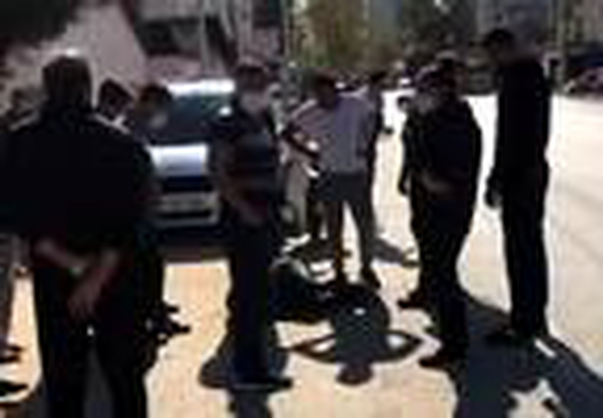 Hırsızı yere yatırıp polisi beklediler