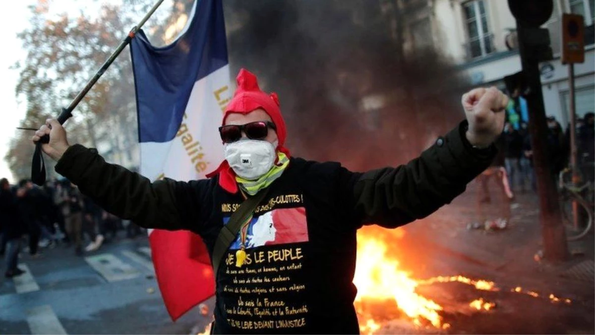 Paris\'te \'polis güvenlik yasası\'na karşı eylemde küçük çaplı çatışmalar çıktı