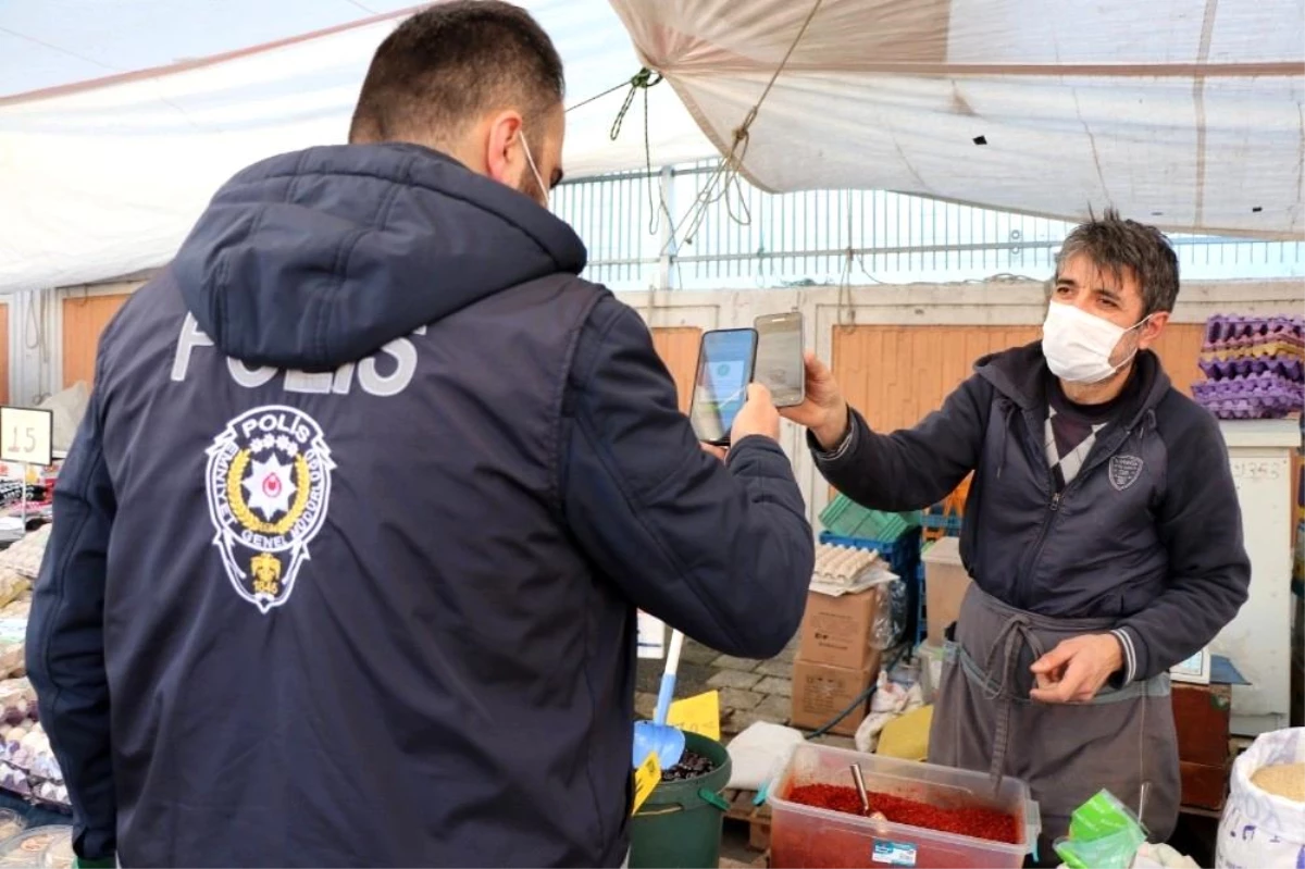 Sultanbeyli\'deki pazar yerleri koronavirüs tedbirleri kapsamında düzenli olarak denetleniyor