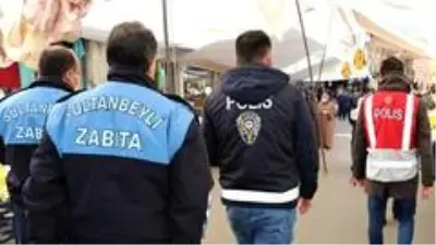 Sultanbeyli'deki pazar yerleri koronavirüs tedbirleri kapsamında düzenli olarak denetleniyor Sultanbeyli'deki pazar yerleri koronavirüs tedbirleri kapsamında düzenli olarak denetleniyor