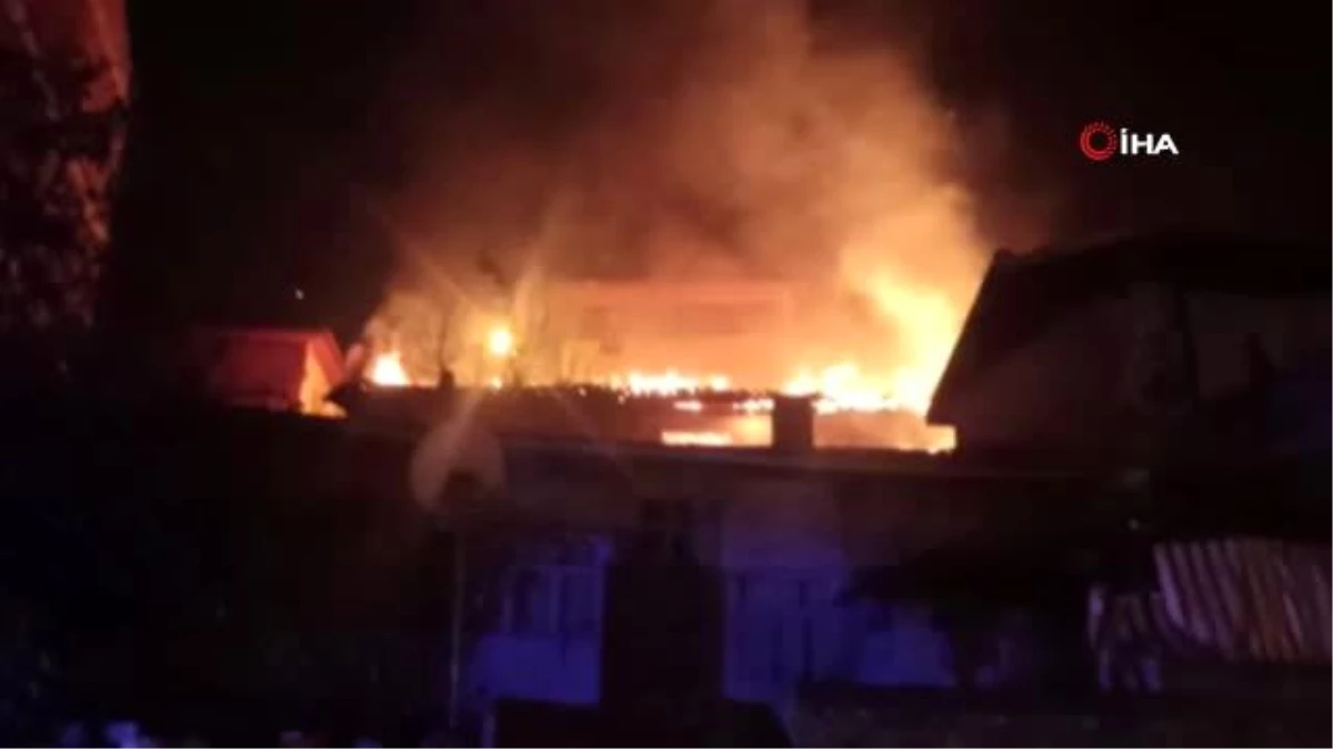 Amasya\'da ahşap ev alev alev yandı