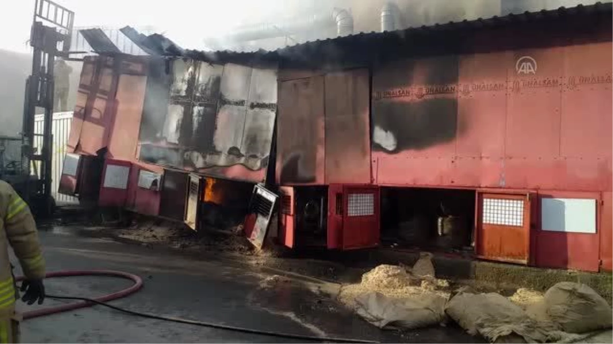 Ataşehir\'de iş yeri yangını