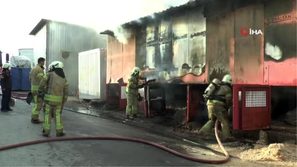 Ataşehir\'de mobilya fabrikasında korkutan yangın
