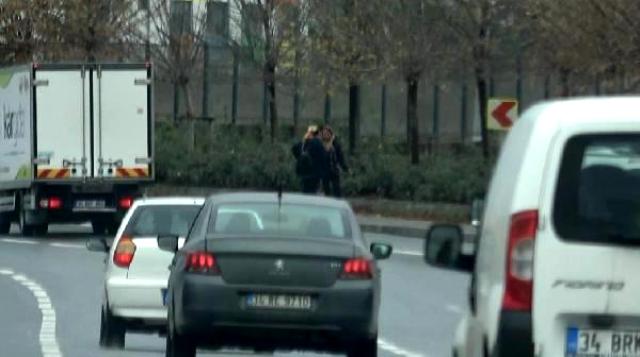 Korona morona dinlemiyorlar! İstanbul'da yol kenarında fuhuş pazarlığı kameralara yansıdı