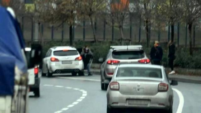 Korona morona dinlemiyorlar! İstanbul'da yol kenarında fuhuş pazarlığı kameralara yansıdı
