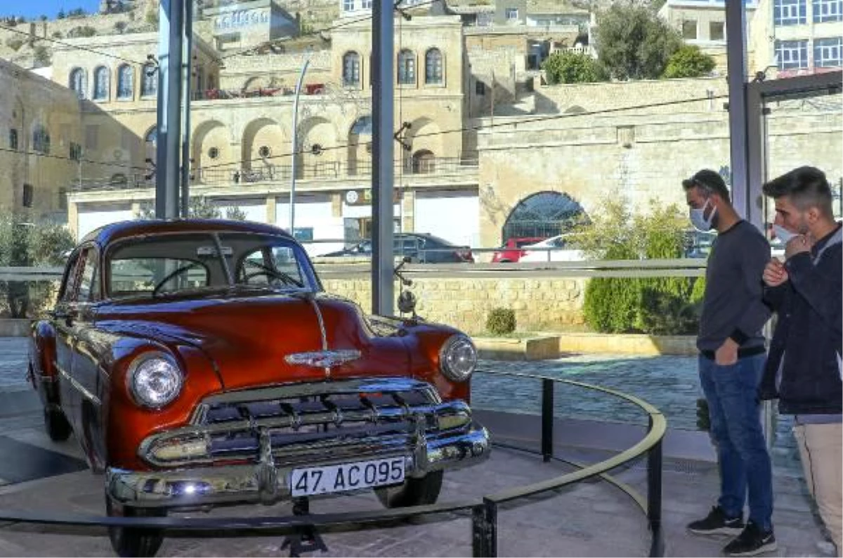 Mardin\'e gelen ilk otomobil turistlerin ilgi odağı oldu