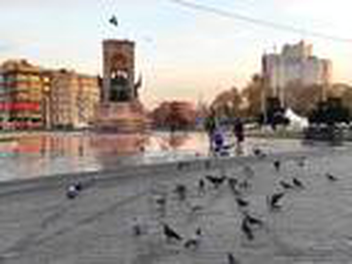 Taksim Meydanı ve İstiklal Caddesi turistlere kaldı