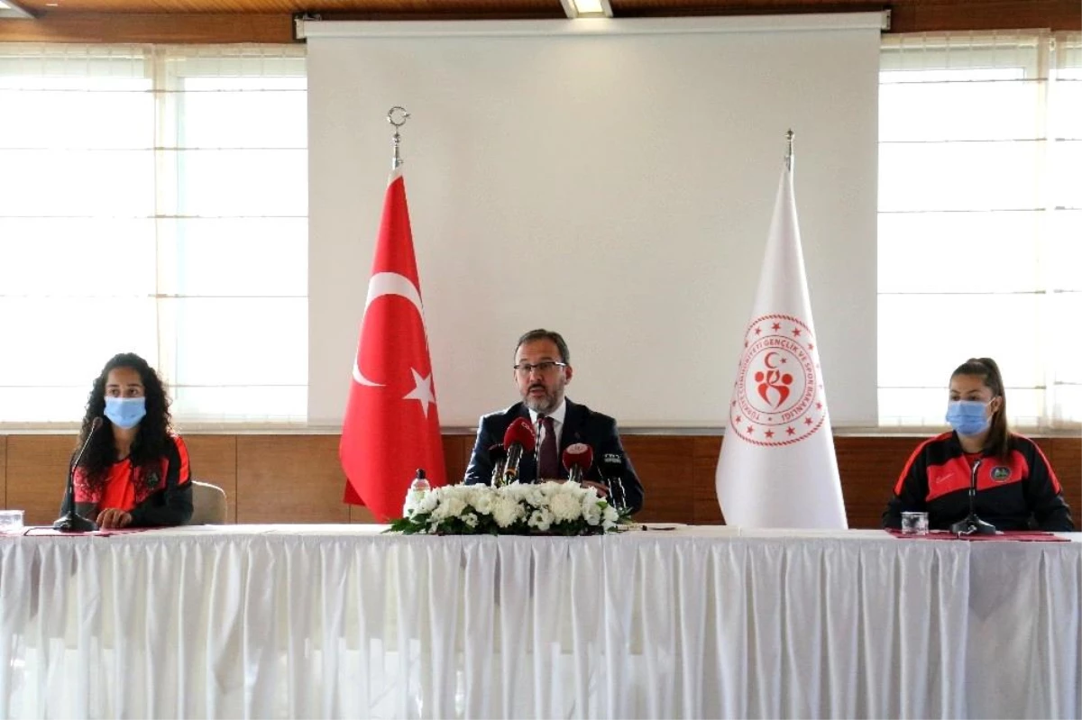 Son dakika haberi! Bakan Kasapoğlu, Yüksekova Belediyesporlu futbolcuları kabul etti