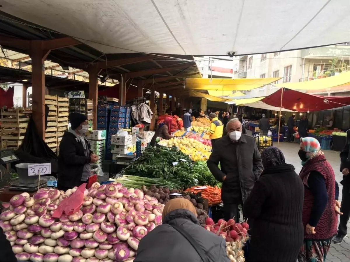 Başkan Bozkurt Pazar yerini denetledi