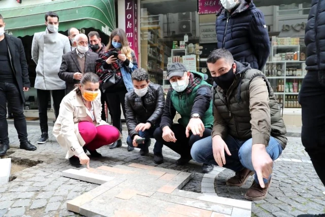 Fethiye Caddesinde doğal taş zemini uygulanıyor