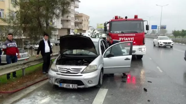 Hareket halindeki araç alev aldı, yardıma esnaf koştu...O anlar kamerada