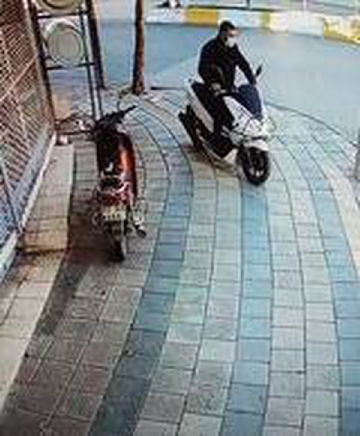 İkamet bahçesindeki motosiklet çalındı