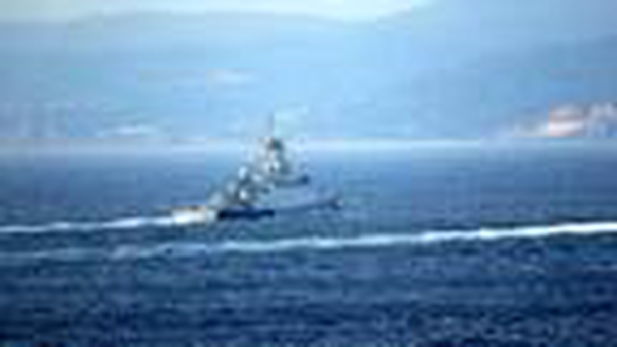 Rus savaş gemisi, Çanakkale Boğazı\'ndan geçti
