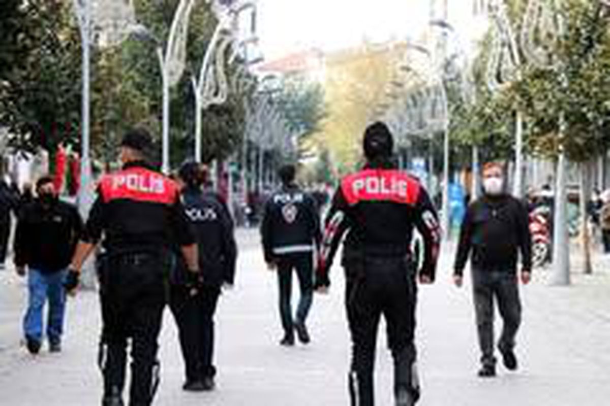 Sakarya\'da kısıtlamaya uymayanlara 185 bin 468 lira para cezası kesildi