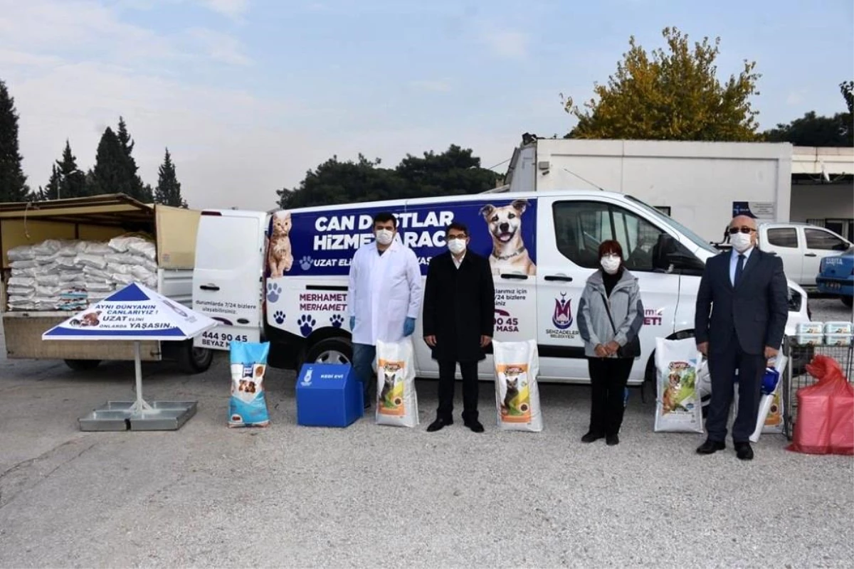 Şehzadeler Belediyesi sokak hayvanları için hizmet aracını hizmete soktu
