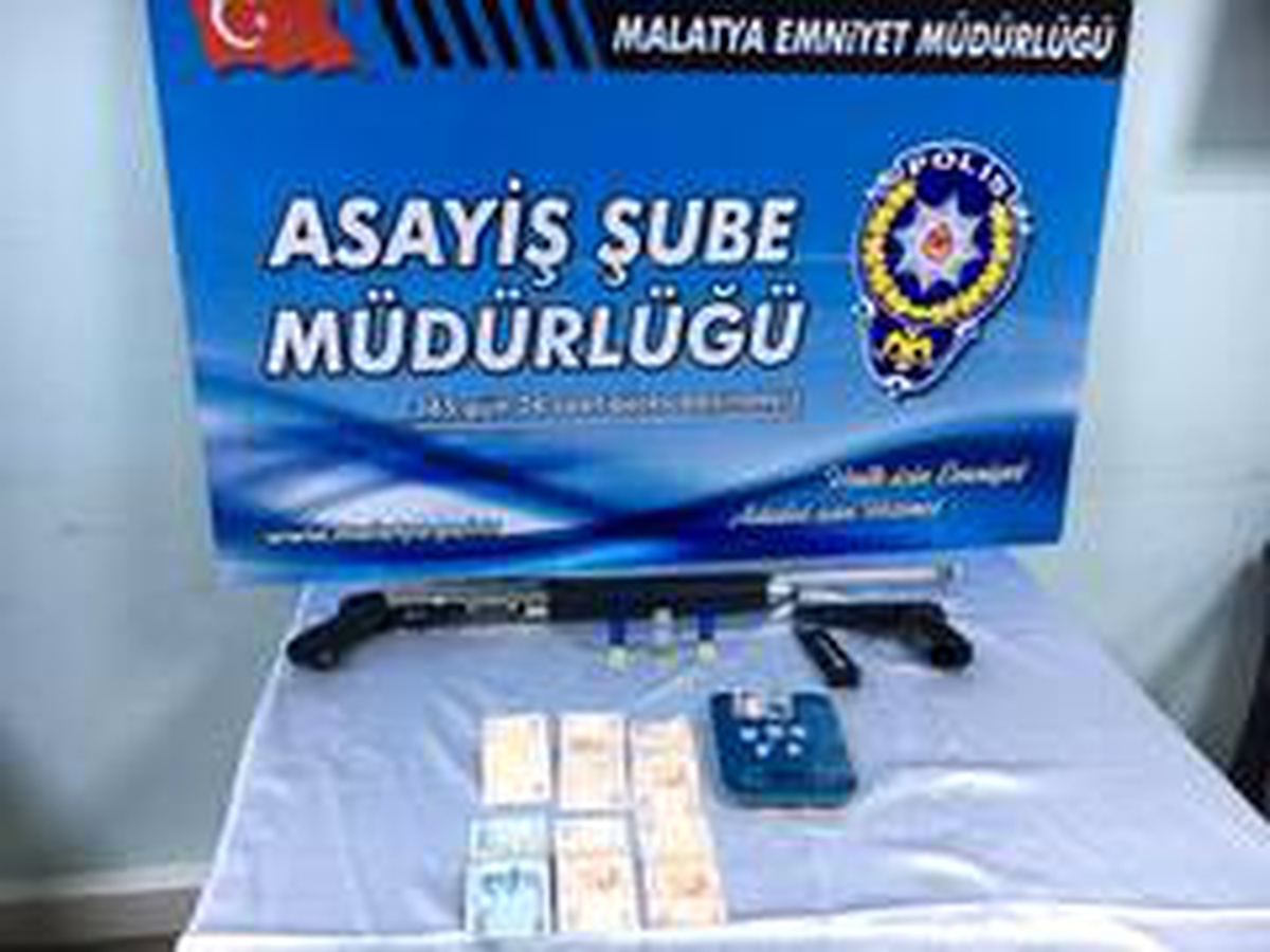 Son dakika haber... Sokağa çıkma yasağında polisten kaçan 3 kişi yakalandı